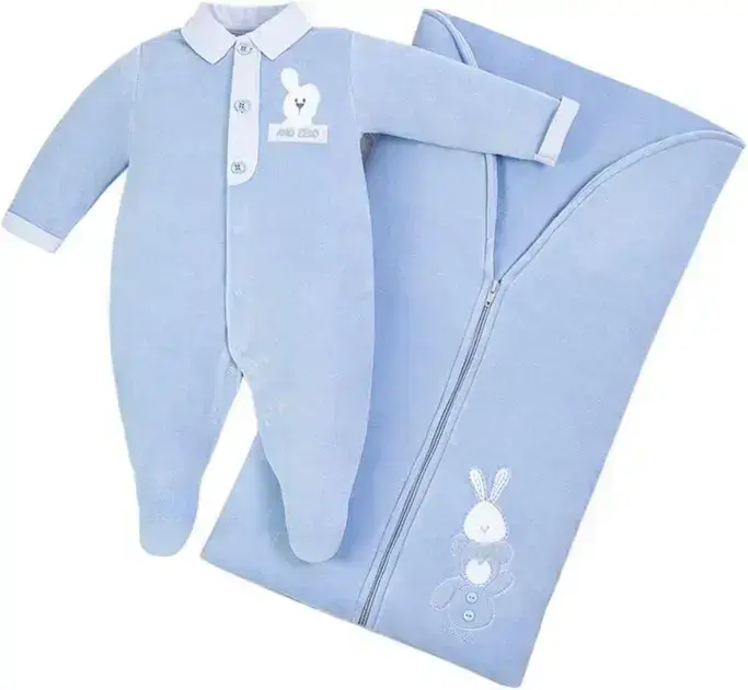 1. Saída Maternidade Menino Plush Bordada Coelhinho e Urso - Azul